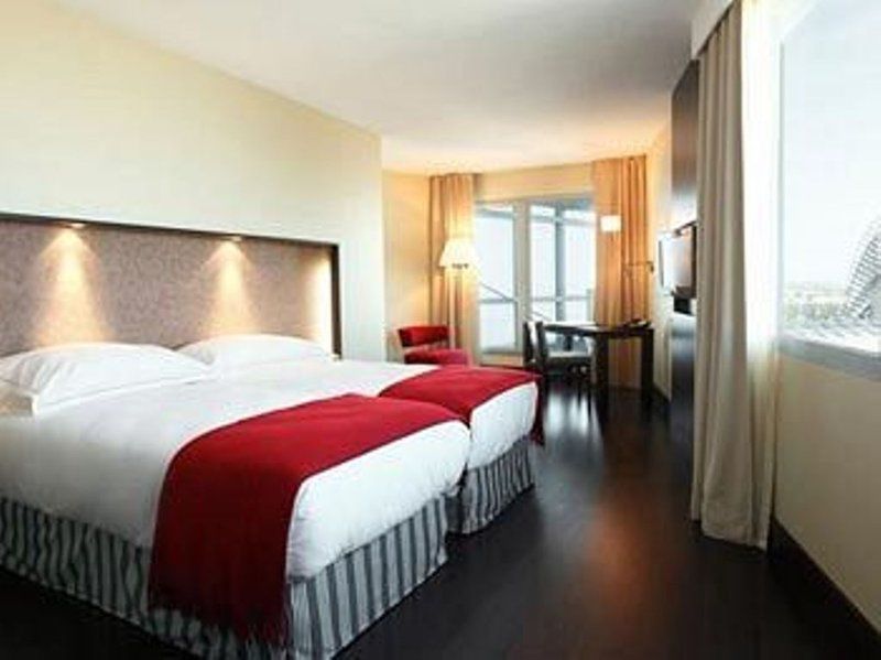 Nh Lyon Airport Hotel Colombier-Saugnieu Room photo
